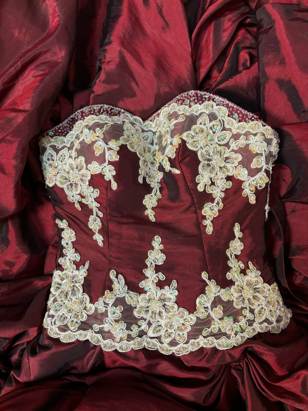 Vintage Burgundy Ball Gown Strapless Pleated White Lace Satin Long Prom Dress Evening Dress SH3732