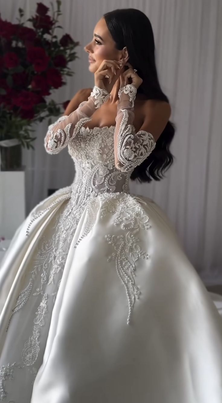 Modest Wedding Dress Ball Gown Strapless White Satin Long Wedding Dresses Brides Dress Bridal Gowns With Gloves W0105