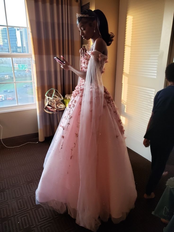 Pretty Ball Gown Off The Shoulder Pink Tulle Long Quinceanera Dress Formal Gowns Vestido De 15 Anos Sweet 16 Dress W0328