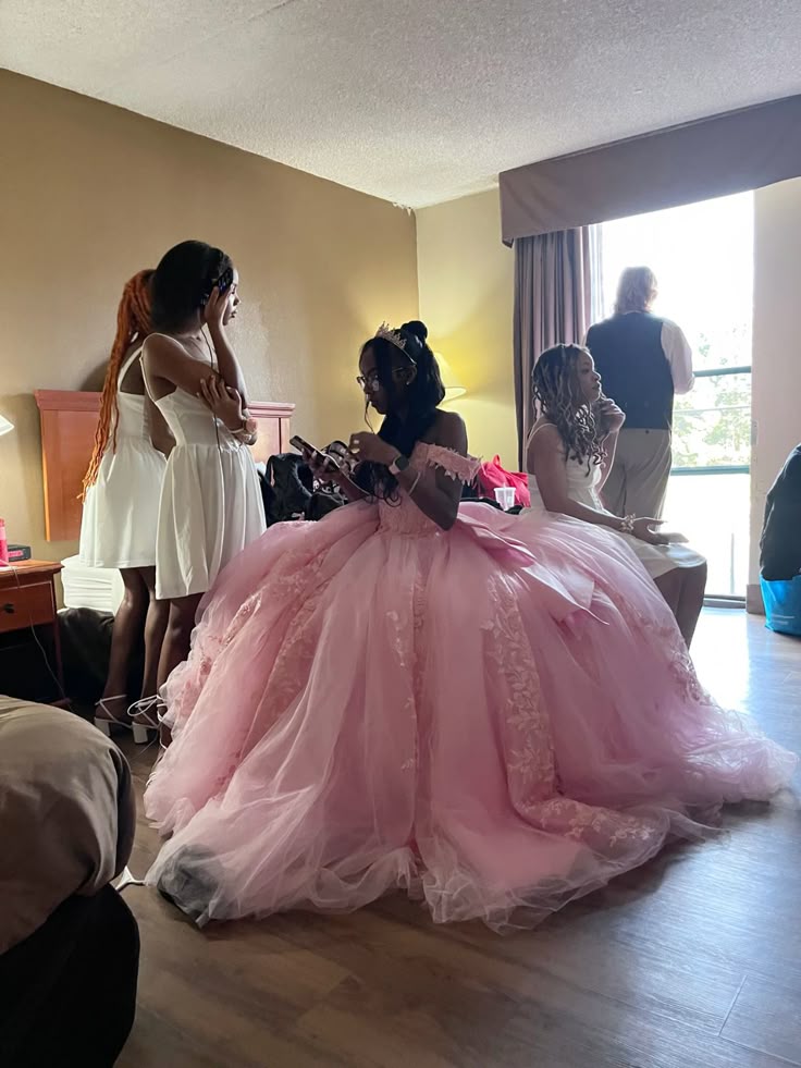 Pretty Ball Gown Off The Shoulder Pink Tulle Long Quinceanera Dress Formal Gowns Vestido De 15 Anos Sweet 16 Dress W0495
