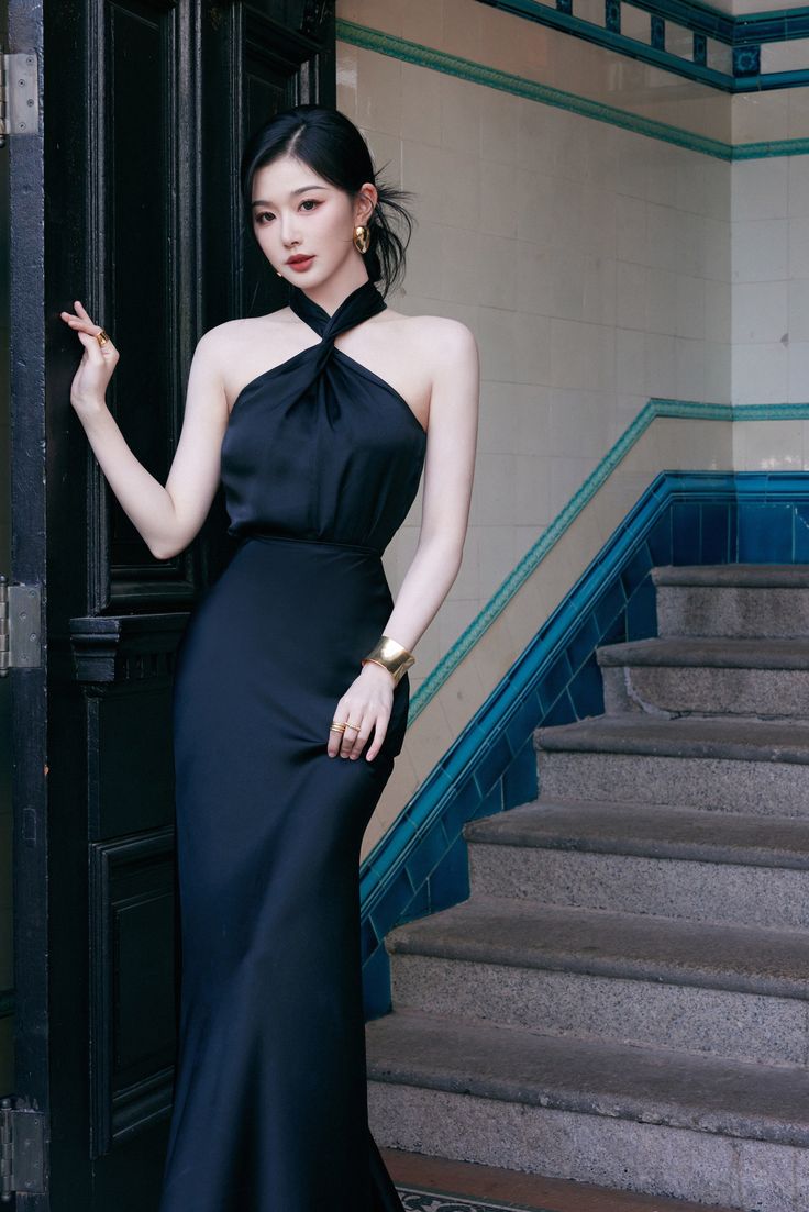 Elegant Sheath Halter Black Satin Long Prom Dresses Party Dress Summer 20th Birthday Outfits 18th Birthday Dresses W1008