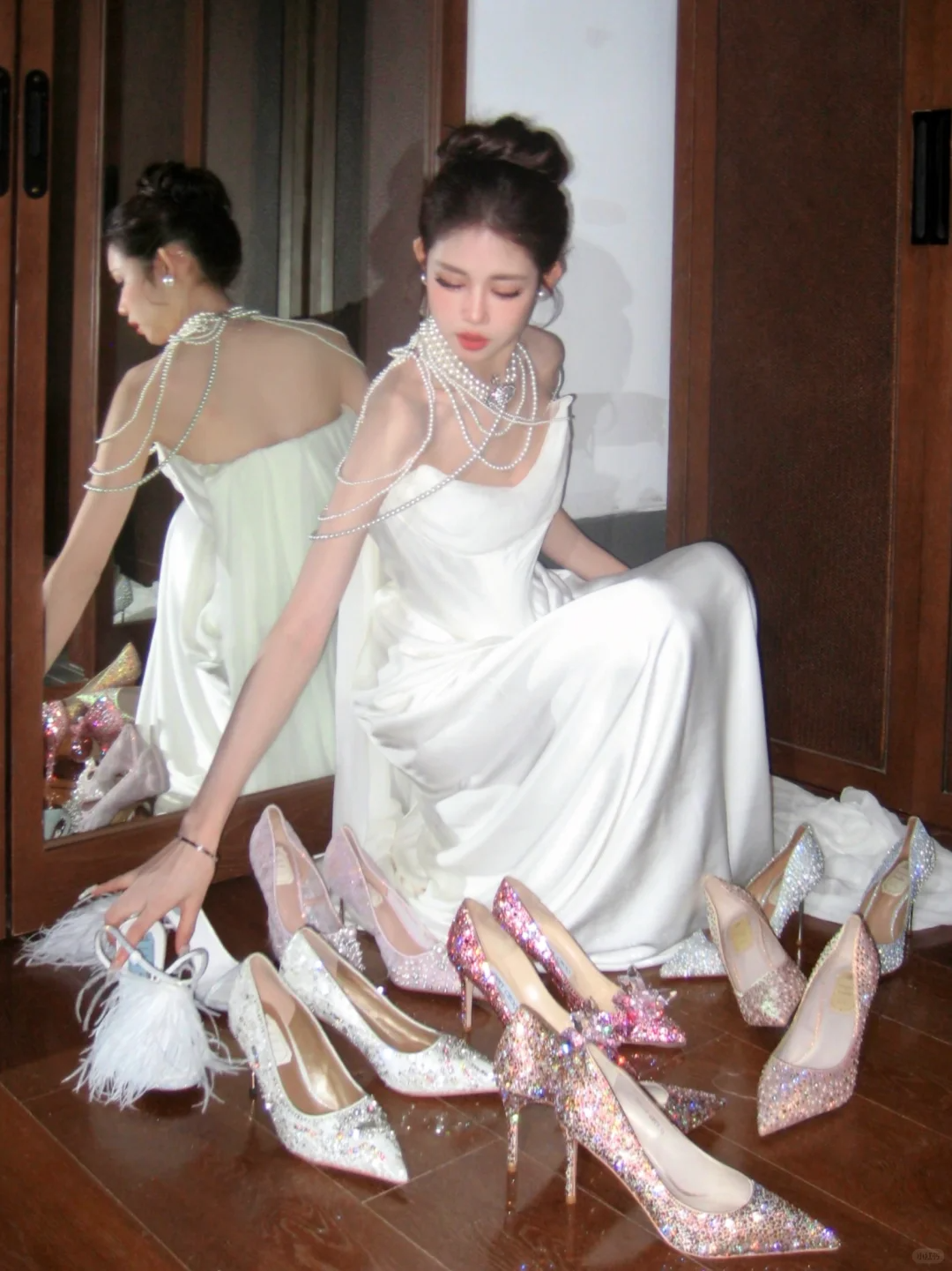 Pretty Wedding Dress Sheath Strapless Satin Sleeveless White Wedding Dresses Bridal Gowns With Cape WD0071