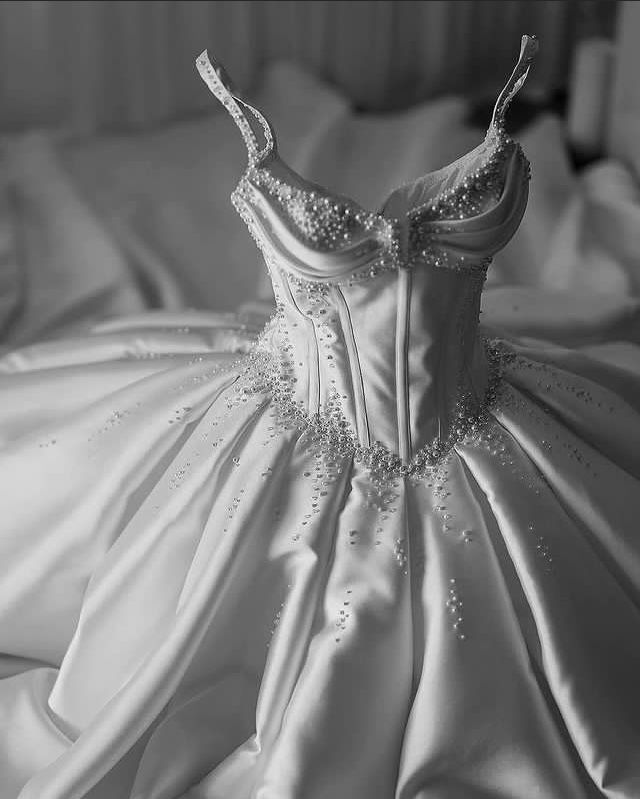 Pretty Wedding Dress Ball Gown Spaghetti Straps Long White Wedding Dresses With Beads Bridal Gowns WD057