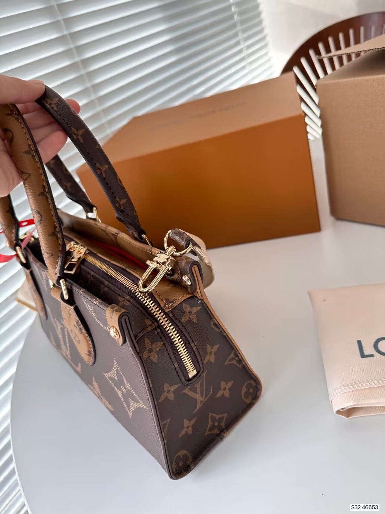 Louis Vuitton ONTHEGO EAST WEST handbag M46653