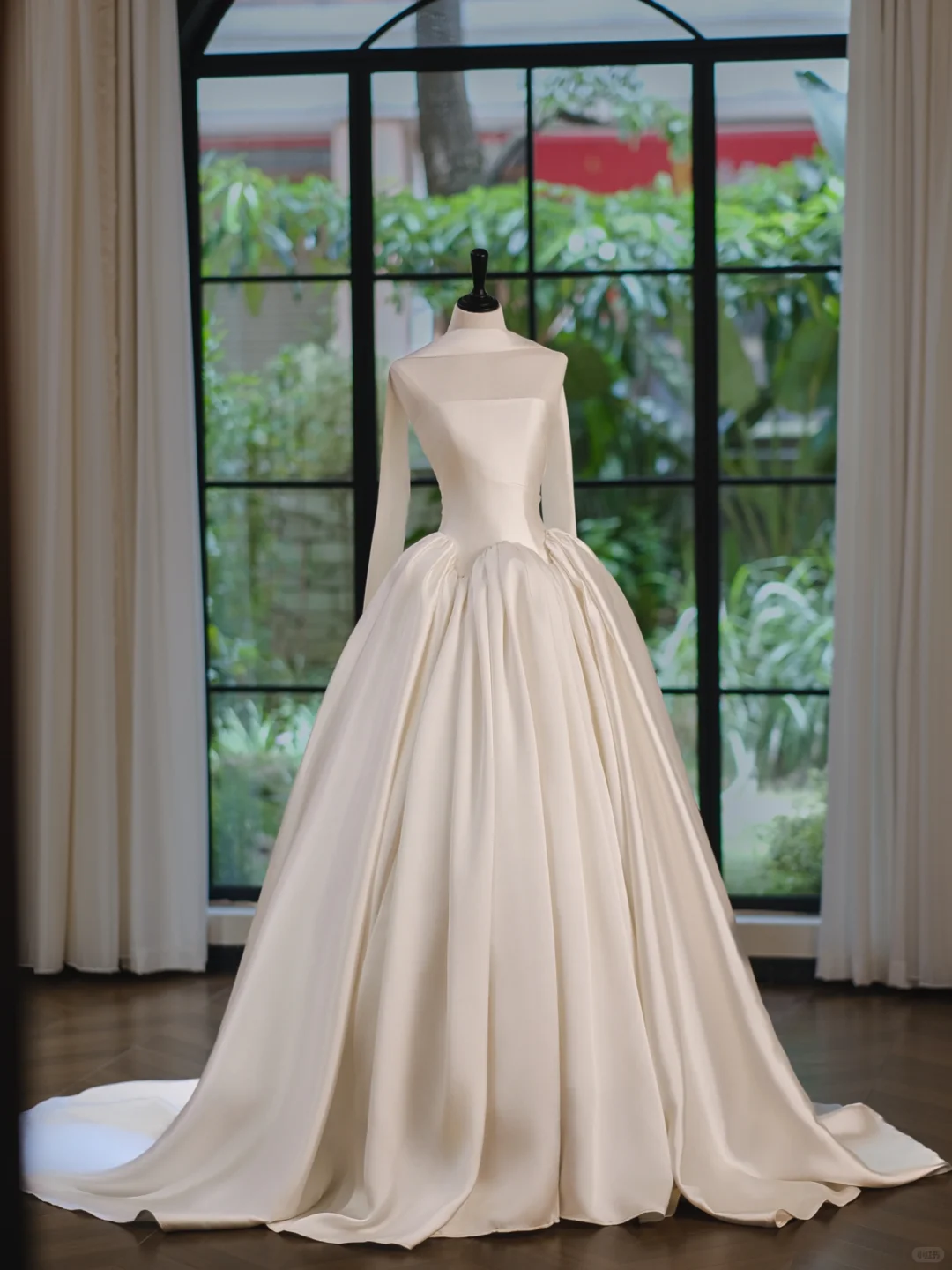 Stylish Strapless White Satin Formal Long Wedding Dress Bridal Dress S909