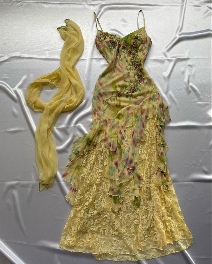 Yellow fashion elegant exquisite beaded spaghetti strap tulle long ruffled lace ball gown evening dress party dress prom dress gh3187