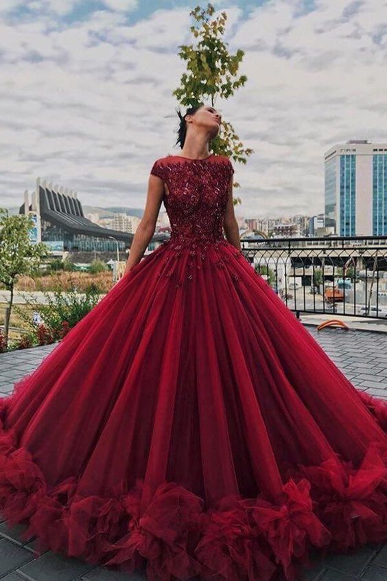 Luxury Burgundy Ball Gown Scoop Neck Beaded Prom Dresses cg17448