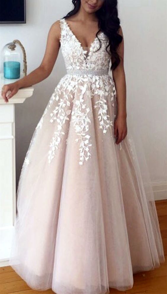 Champagne Princess Prom Dresses Lace Embroidery V Neck Beaded Sashes Ball Gown For Sweet 16 cg17634