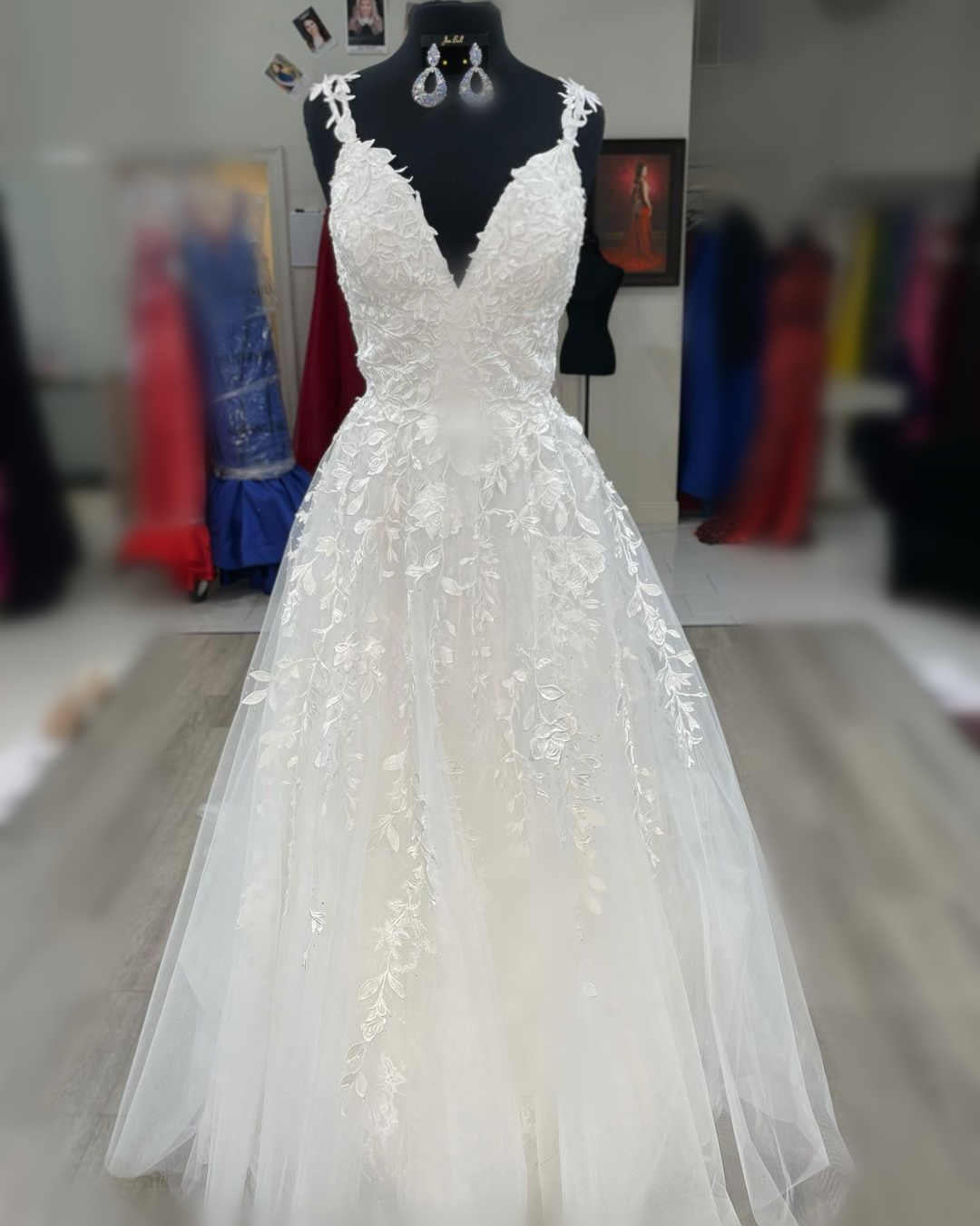 A-Line V-Neck White Tulle Prom Dress with Appliques cg19749