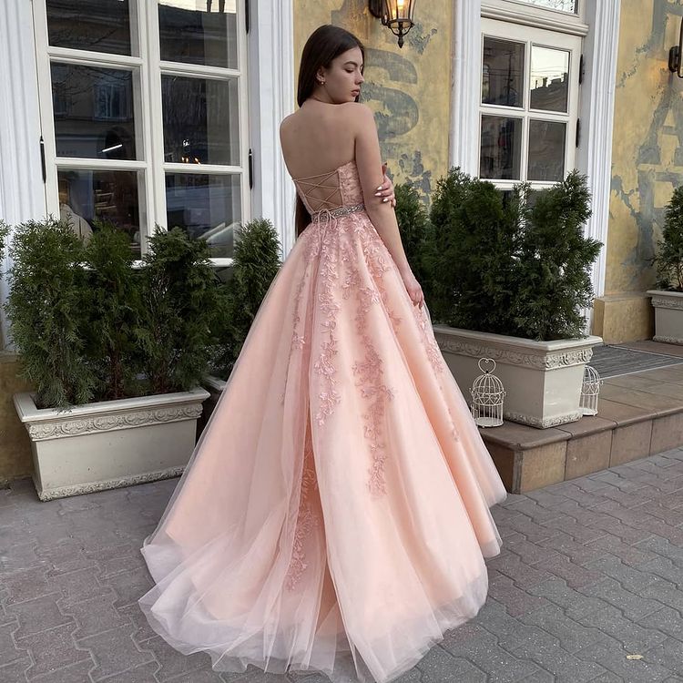 Charming A Line Halter Prom Dress with Appliques cg20928