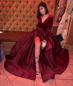 Vintage Burgundy Long Sleeve Velvet and Satin Prom Dresses Sexy Slit Formal Party Dress cg6725