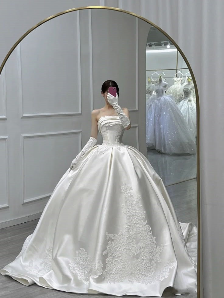 Unique Bridal Dress Ball Gown Strapless Satin White Long Wedding Dresses Luxury Bride Dress Bridal Gowns With Gloves DH1420