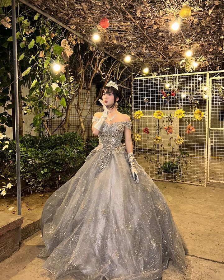 Modest Ball Gown Off The Shoulder Silver Gray Sequin Lace Long Quinceanera Dress Formal Gowns Vestido De 15 Anos Sweet 16 Dress H1857