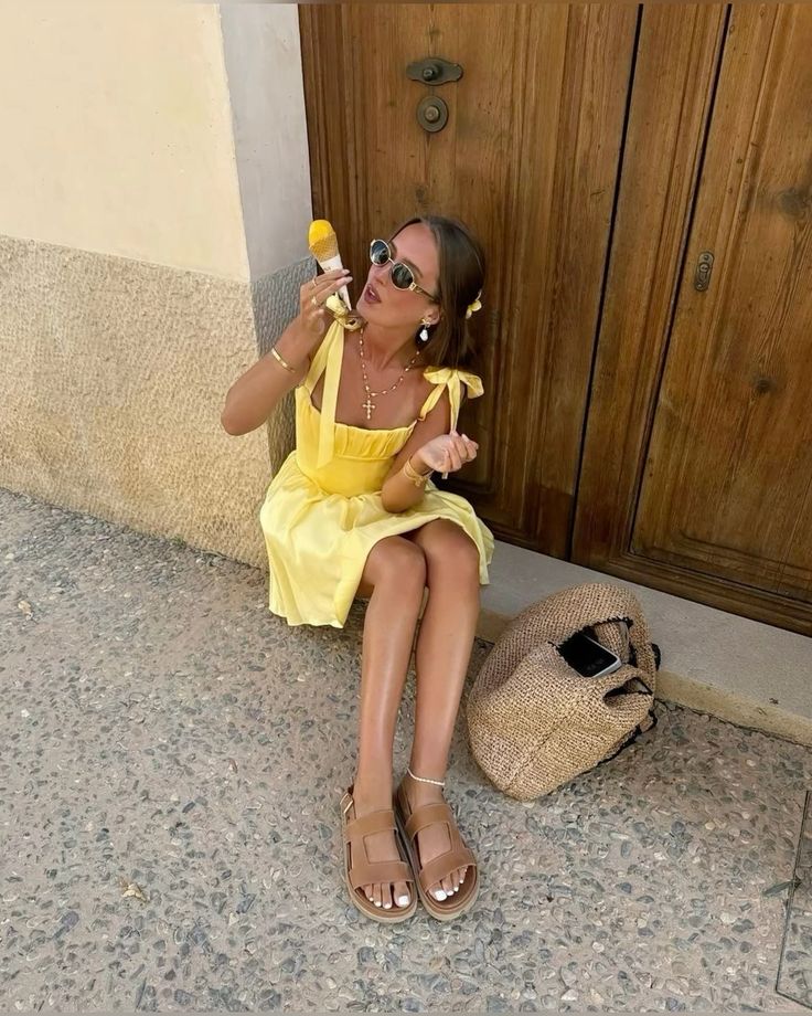 Cute A Line Spaghetti Straps Yellow Satin Grad Dress Inspo Short Mini Formal 8th Grade Homecoming Dresses High School Hoco Court Dress Graduation Dress Cocktail Dress Birthday Outfits DH1860