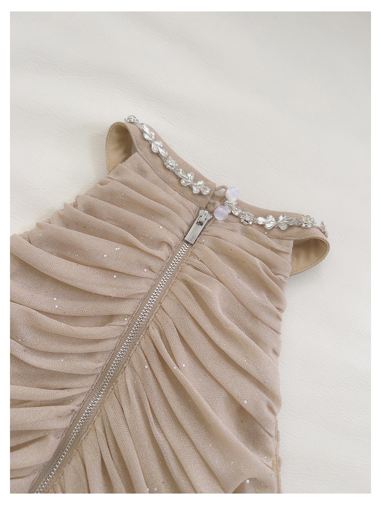 Cute Sheath Scoop Neck Champagne Short Grad Dress Inspo Short Mini Formal 8th Grade Homecoming Dresses High School Hoco Court Dress Graduation Dress 18th Birthday Outfits DH1951