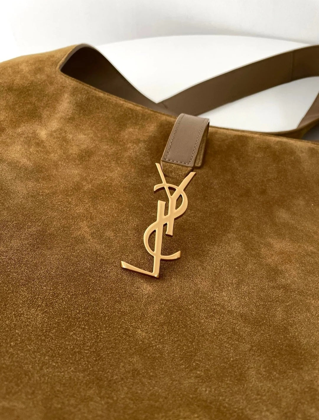 SAINT LAURENT LE5A7 Metal brand logo suede shoulder tote for women in caramel