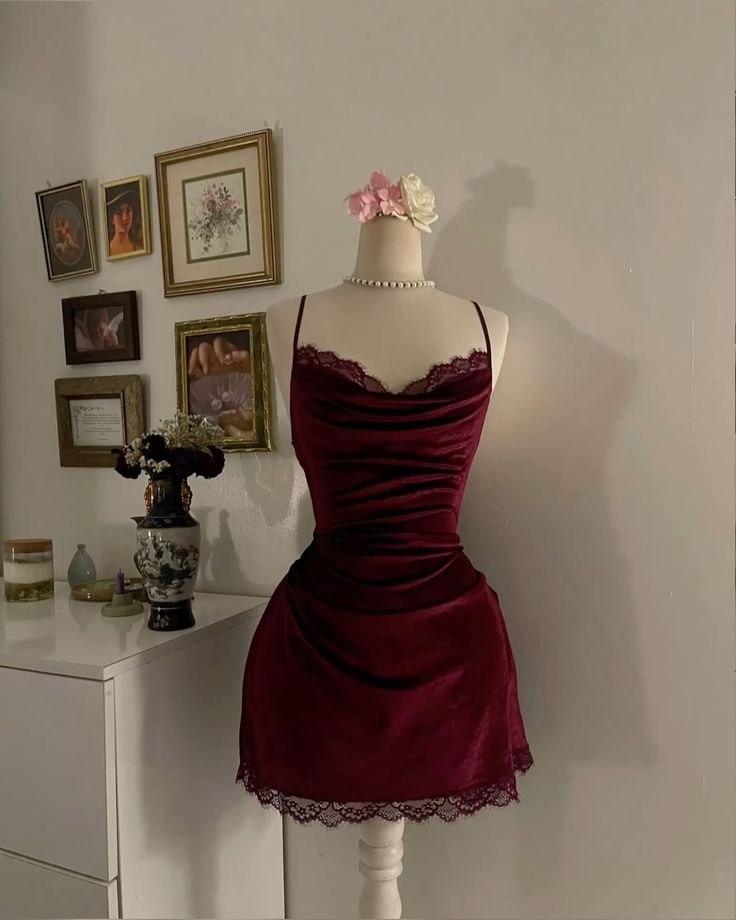 Sexy Burgundy A Line Spaghetti Strap Lace Satin Homecoming Dress Cocktail Dress Outfits SH3918