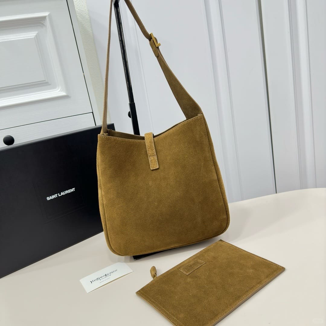 Saint Laurent LE 5 À 7 supple LARGE in suede