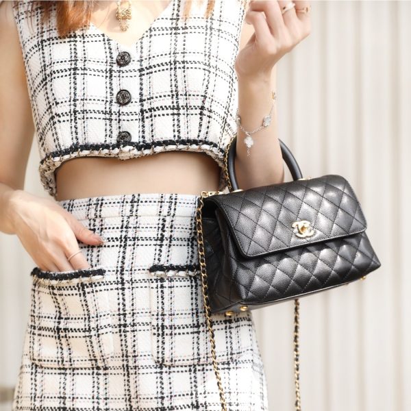 C hanel 𝗖𝗼𝗰𝗼𝗛𝗮𝗻𝗱𝗹𝗲