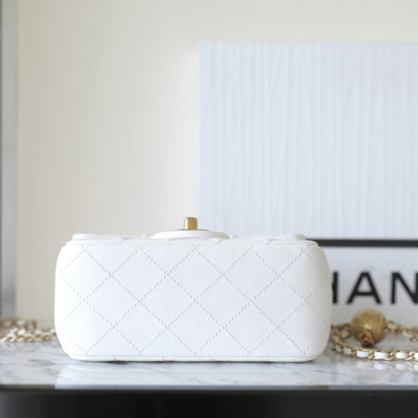 C hanel 22C CF metal ball bag (White)