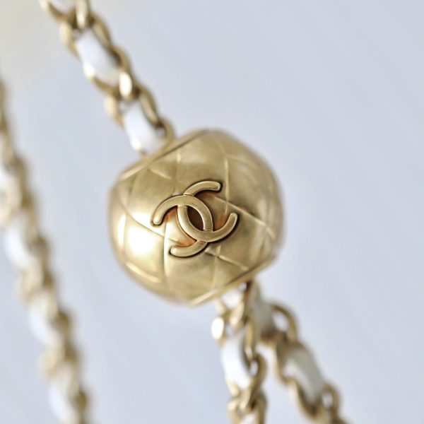 C hanel 22C CF metal ball bag (White)