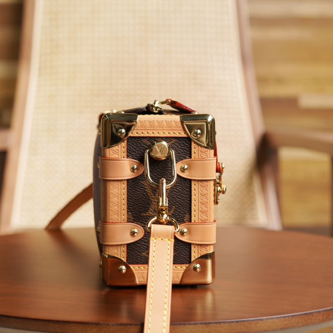 L V Side Trunk handbag M46815