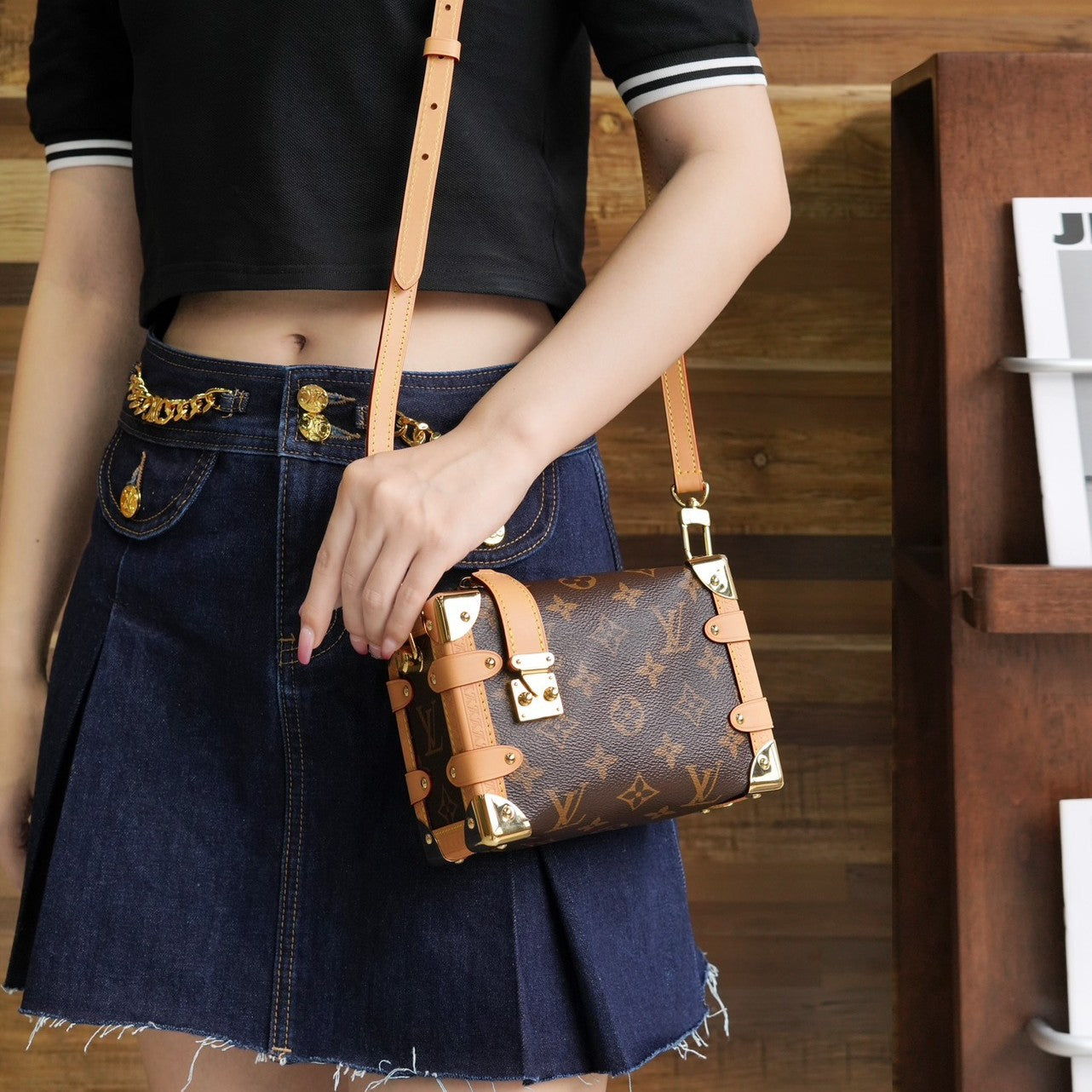 L V Side Trunk handbag M46815