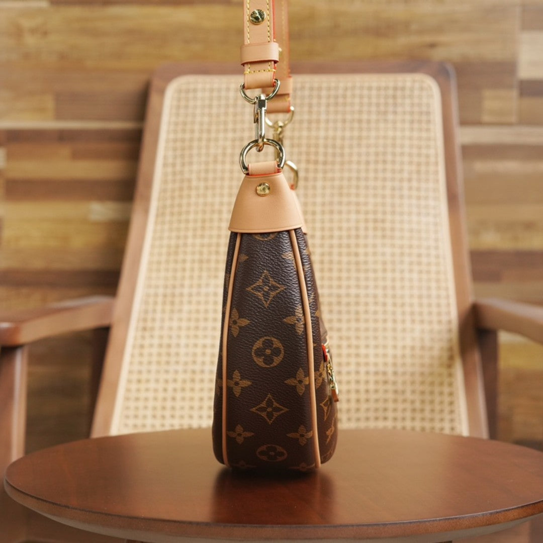 L V Loop Moon Bag M8109