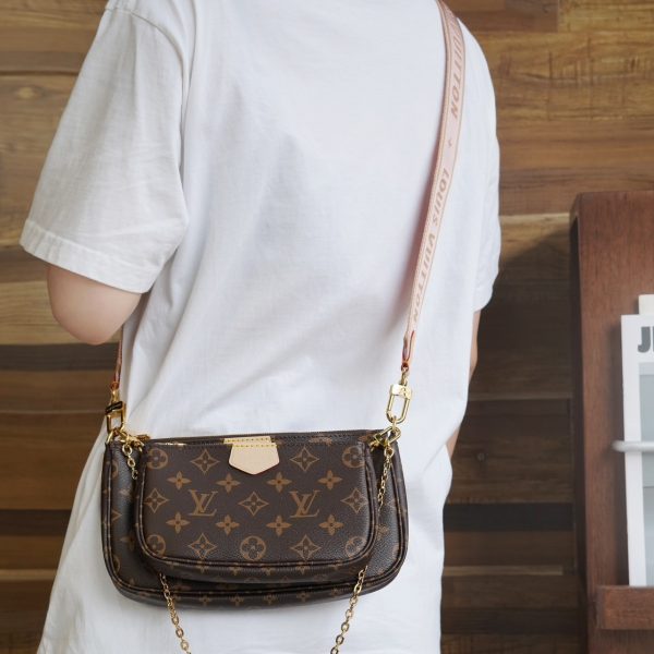 L V Multi Pochette M44840