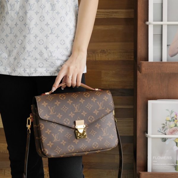 L V Pochette Metis handbag M44875