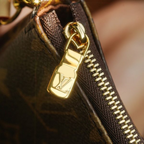 L V Pochette Accessoires M82766