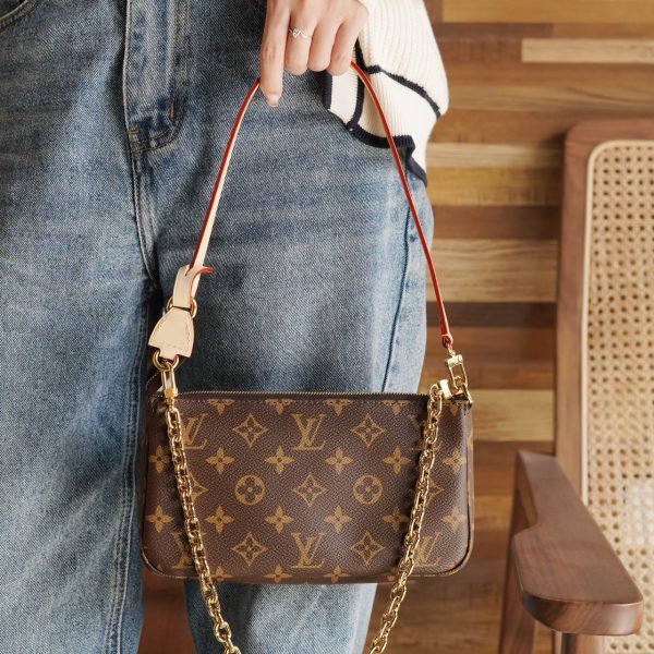 L V Pochette Accessoires M82766