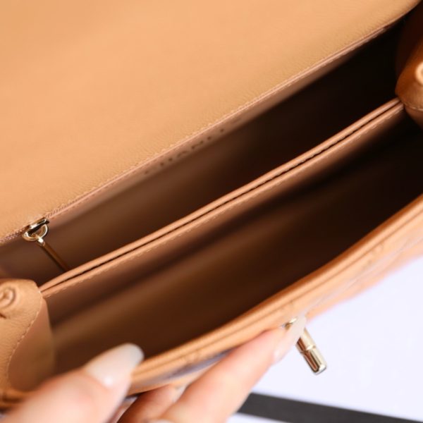 C hanel c𝗈𝖼𝗈 𝗁𝖺𝗇𝖽𝗅𝖾