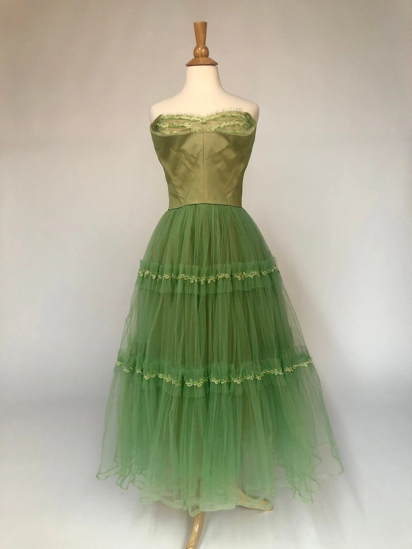 Light Green Retro Elegant Sweet Exquisite Lace Long Tulle Prom Dress Evening Gown Fairy Graduation Dress gh3671