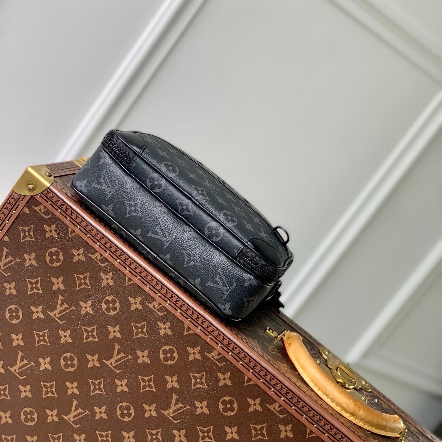 Louis Vuitton M46955 Alpha Messenger