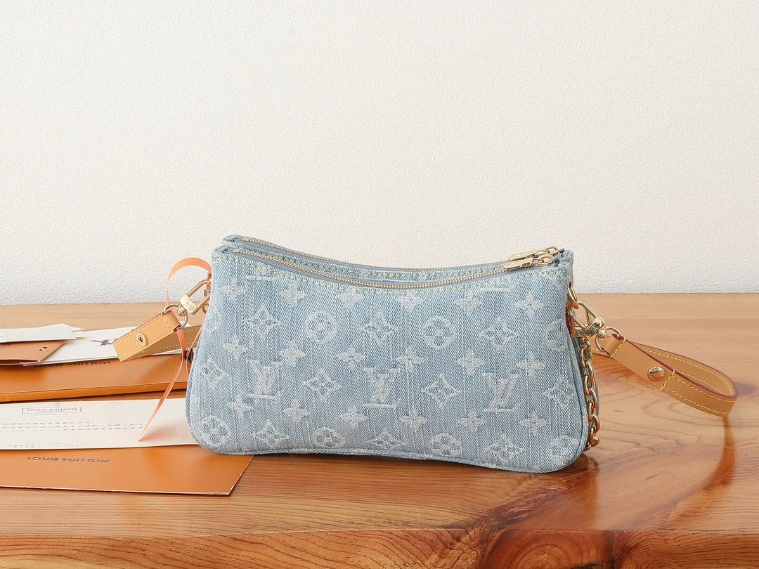 Louis Vuitton M83532 Liv Pochette