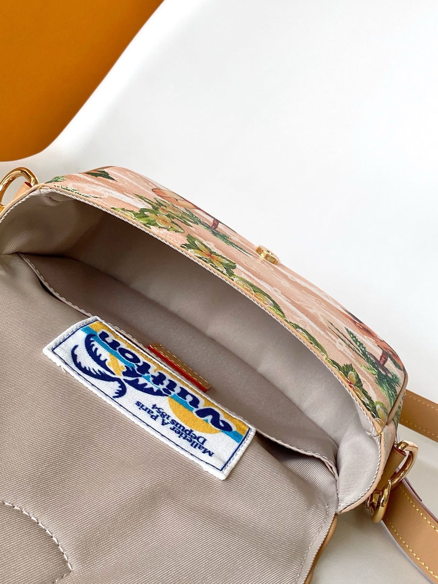 Louis Vuitton M24986 Montsouris Messenger PM