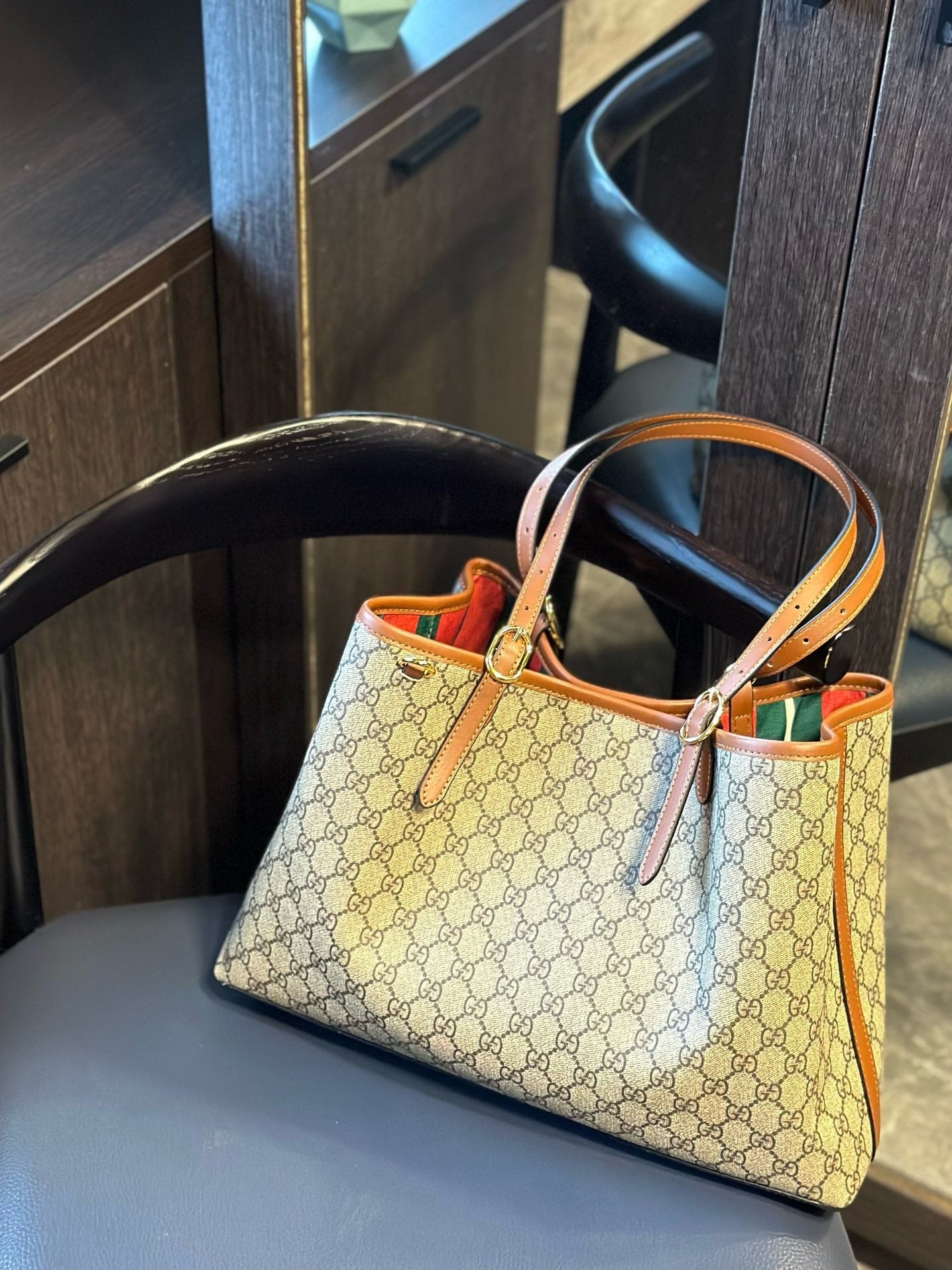GUCCI GG Emblem medium tote bag