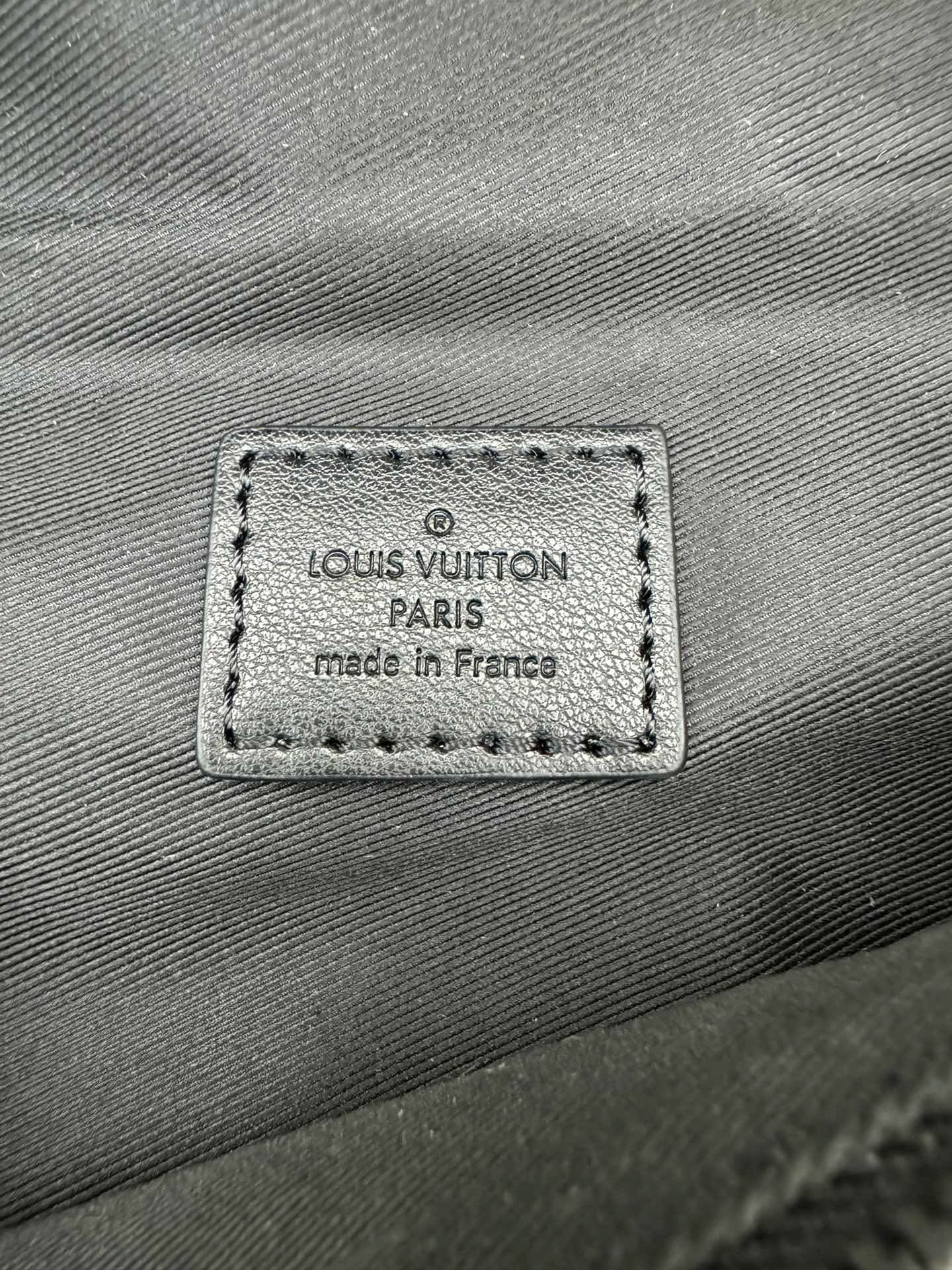 Louis Vuitton M46035 Discovery Bumbag PM