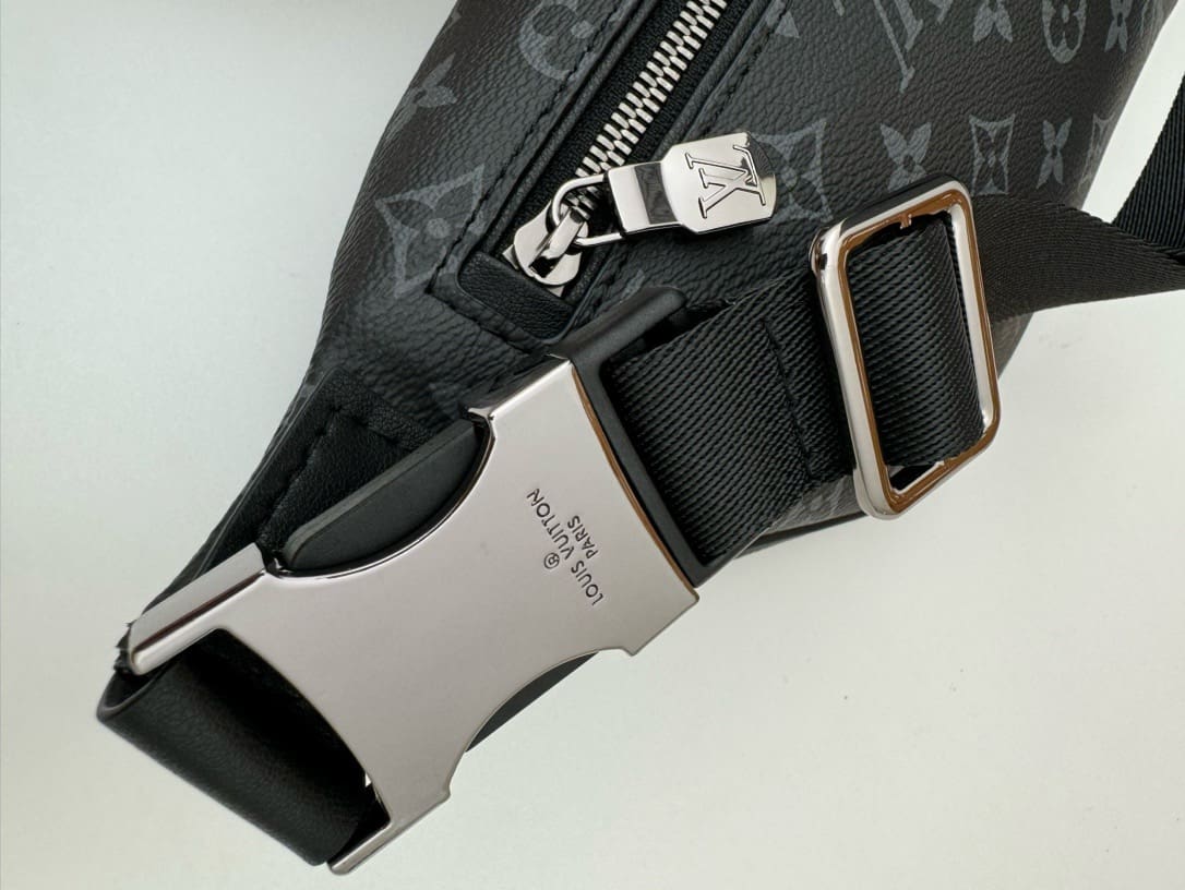 Louis Vuitton M46035 Discovery Bumbag PM