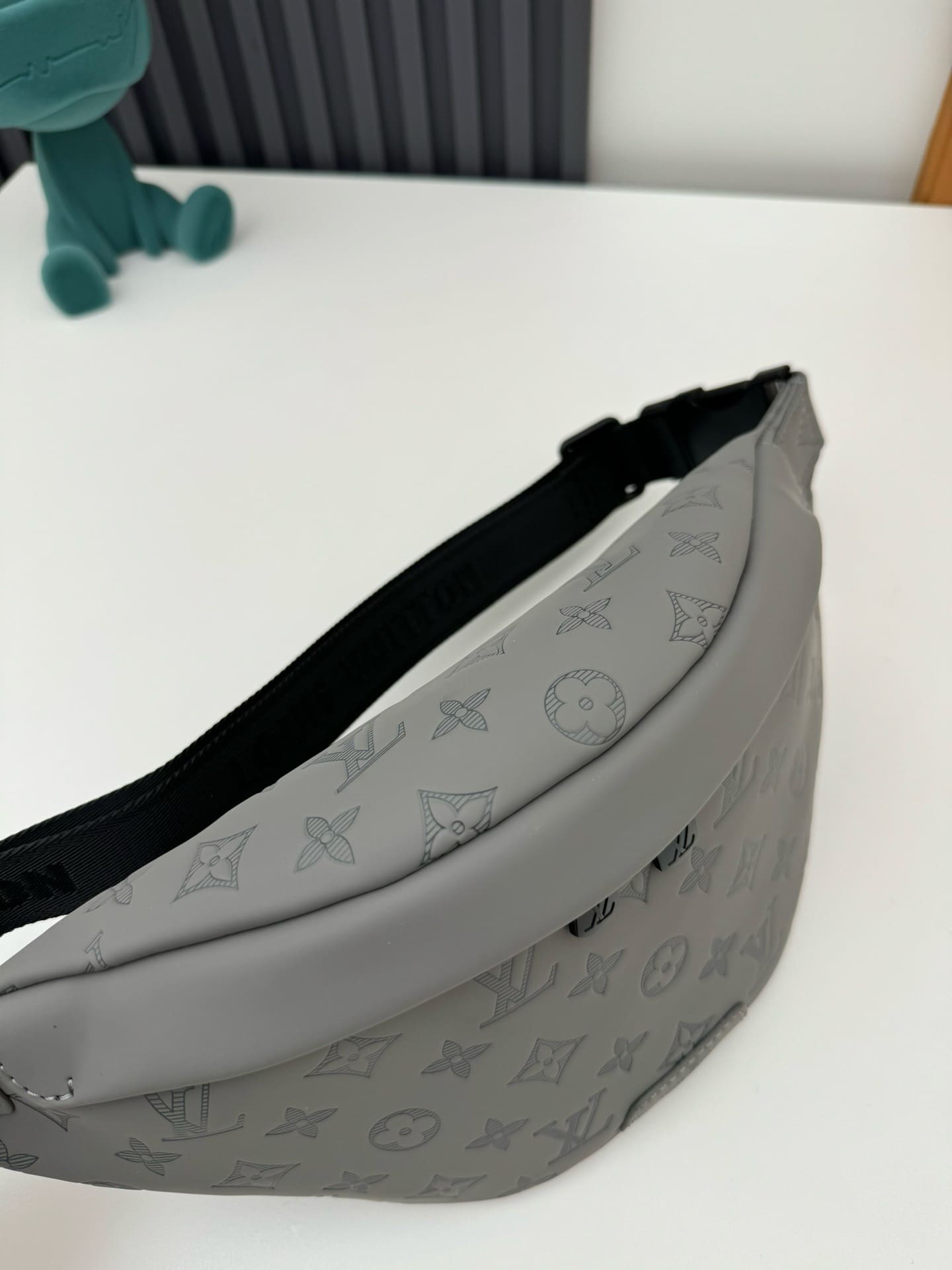 Louis Vuitton M46108 Discovery Bumbag