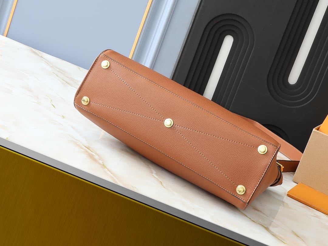 Louis Vuitton M22925 Vendôme MM