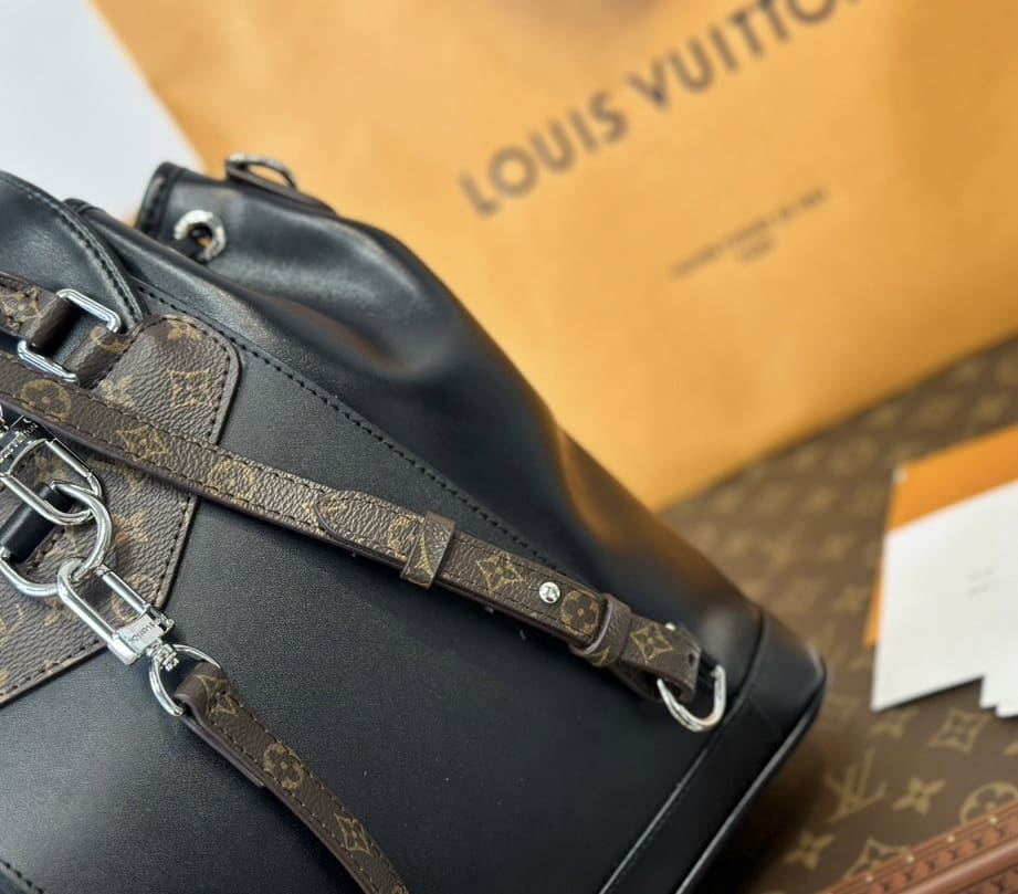 Louis Vuitton M12587 Montsouris Vibe PM