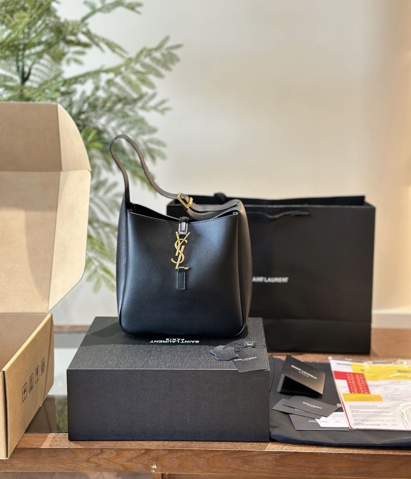 SAINT LAURENT LE 5 À 7 SUPPLE SMALL IN GRAINED LEATHER