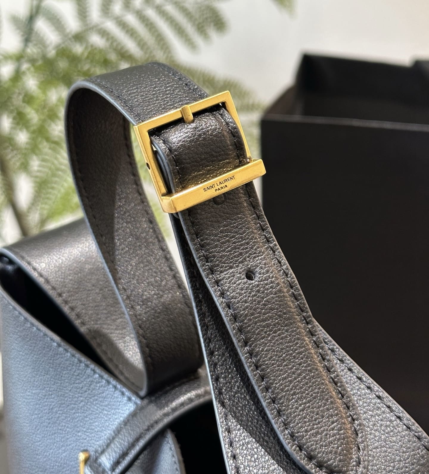 SAINT LAURENT LE 5 À 7 SUPPLE SMALL IN GRAINED LEATHER