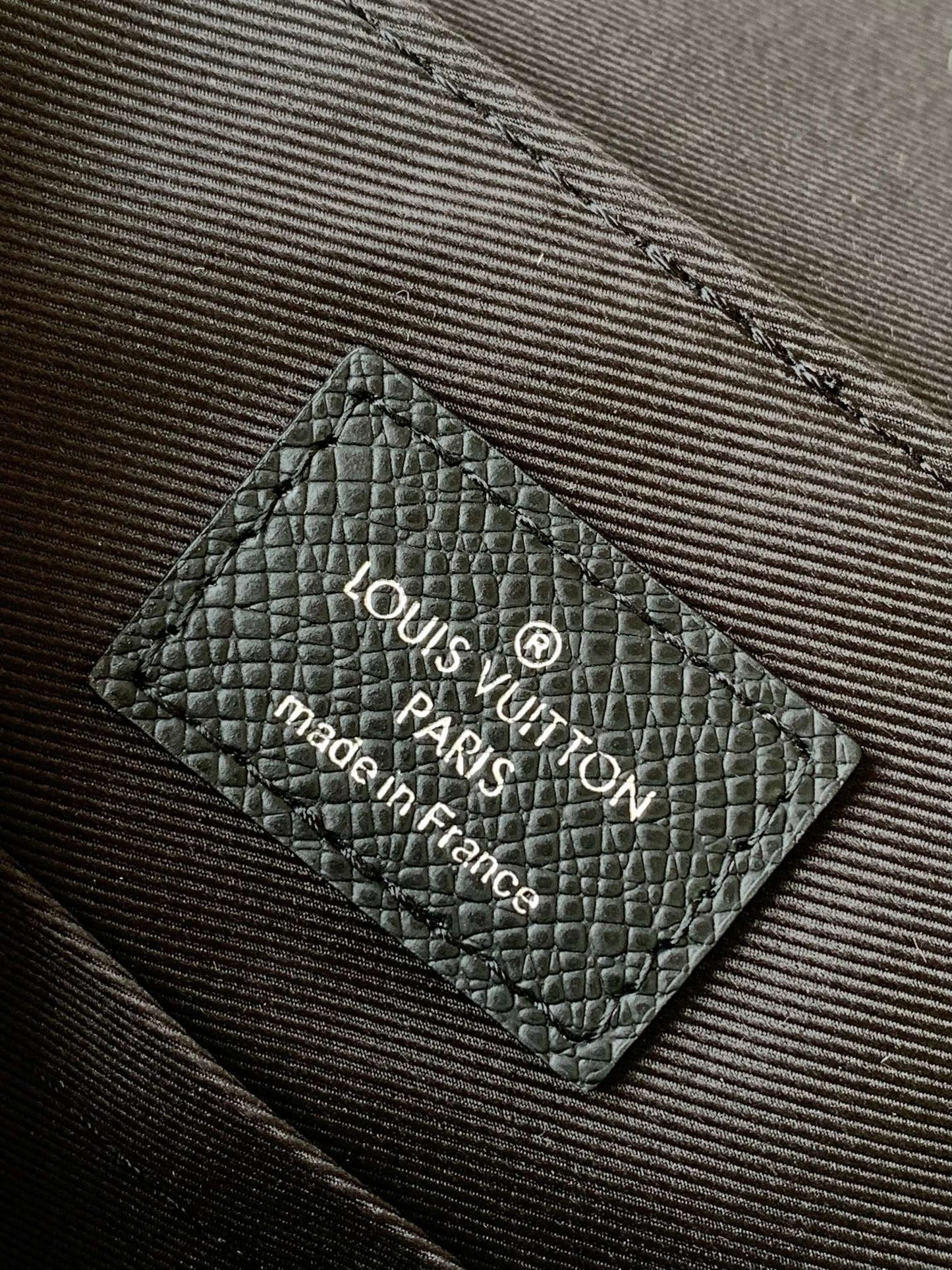 Louis Vuitton M30850 District PM