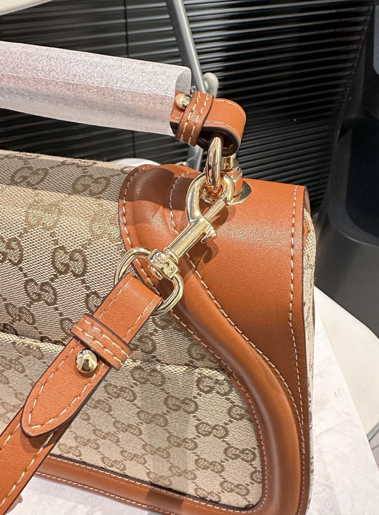 Gucci Blondie medium top handle bag