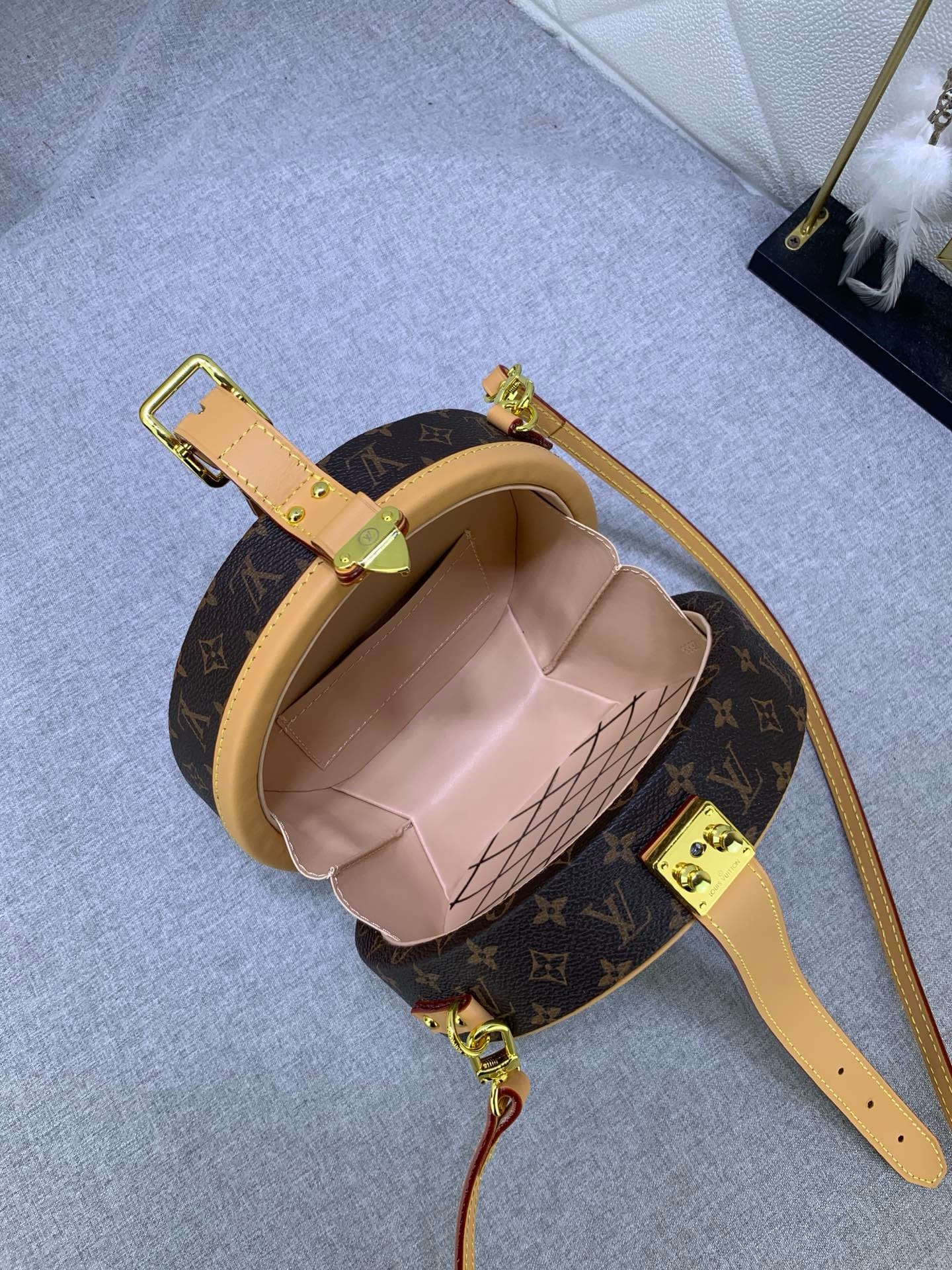 Louis Vuitton PETITE BOITE CHAPEAU
