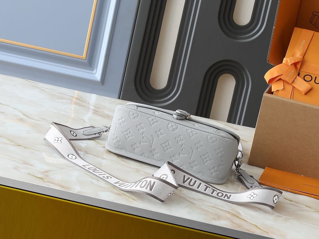 Louis Vuitton M14214 Diane