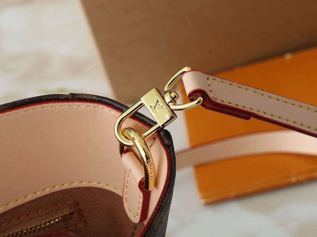 Louis Vuitton M14680 Rivage BB
